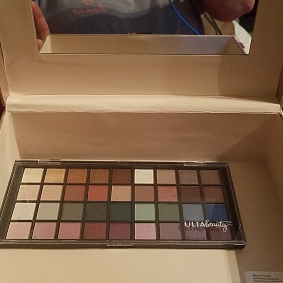 Ultra beauty mirrored case full of primers, gels, - Picture 2 of 8